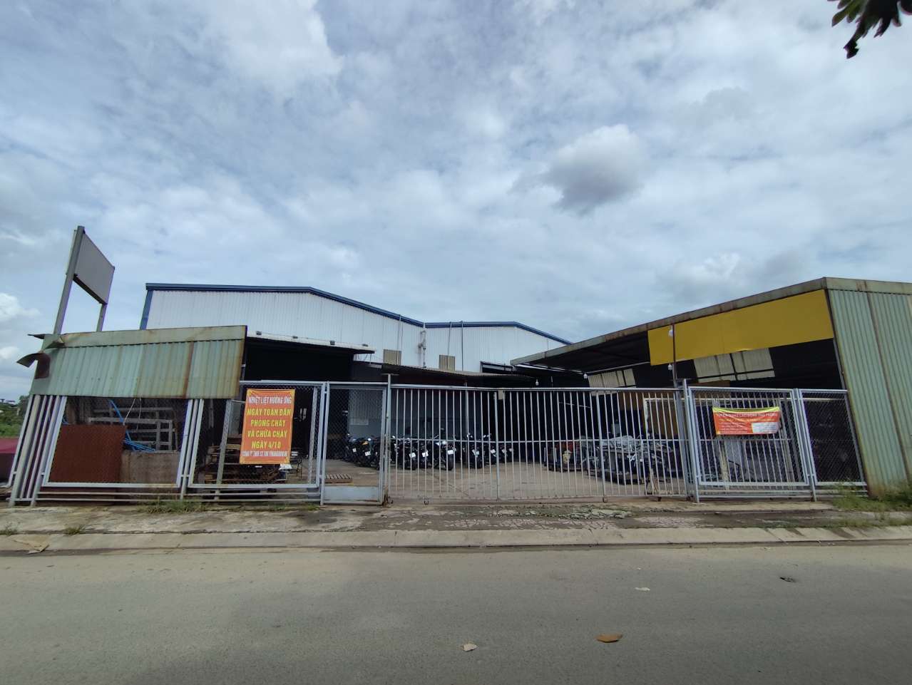 Overview of gate.jpg